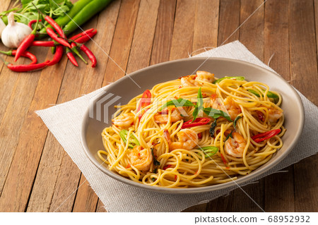 stir fried spicy spaghetti with shrimp and basil stir fried spicy spaghetti with shrimp and basil 68952932