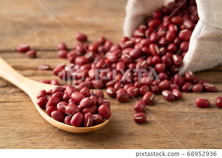 Red Beans in wooden spoon on wood plate background Red Beans in wooden spoon on wood plate background 68952936