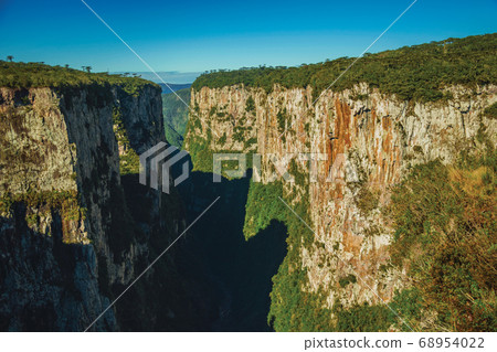 Itaimbezinho Canyon with steep rocky cliffs 68954022