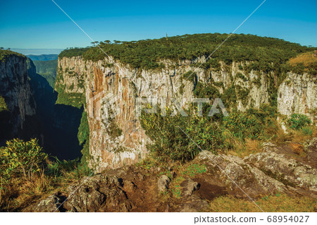 Itaimbezinho Canyon with steep rocky cliffs Itaimbezinho Canyon with steep rocky cliffs 68954027