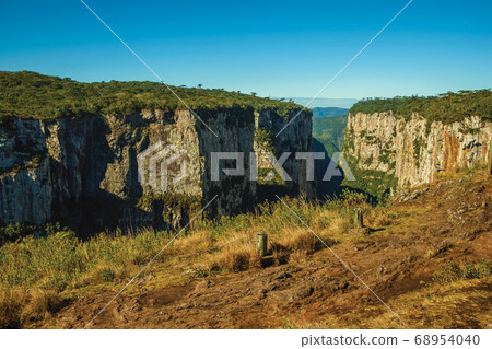 Dirt pathway at the Itaimbezinho Canyon 68954040