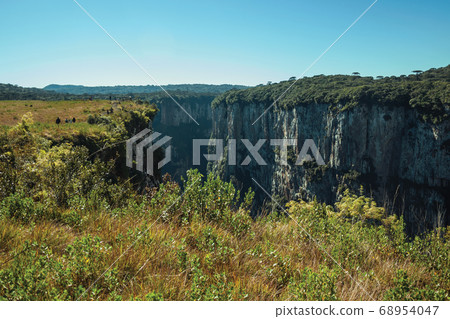 Itaimbezinho Canyon with steep rocky cliffs 68954047