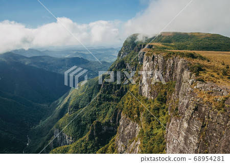 Fortaleza Canyon with steep rocky cliffs 68954281
