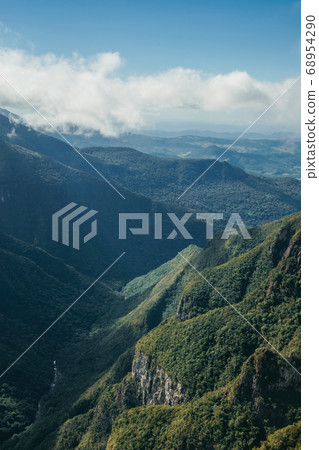 Fortaleza Canyon with steep cliffs and forest 68954290
