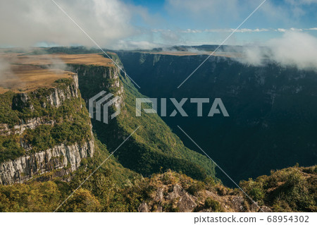 Fortaleza Canyon with steep cliffs and plateau 68954302