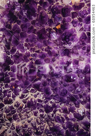 Semiprecious gemstone of amethyst with calcite 68954463