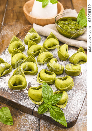 tortellini e tortelloni typical dishes emilia italy 68956559