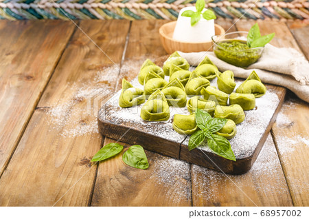 tortellini e tortelloni typical dishes emilia italy tortellini e tortelloni typical dishes emilia italy 68957002
