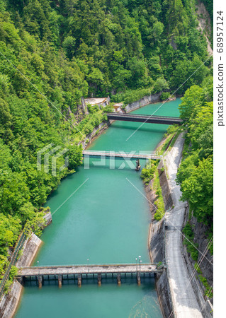 群馬縣水上鎮奧克通八重澤水壩底部的景色 照片素材 圖片 圖庫