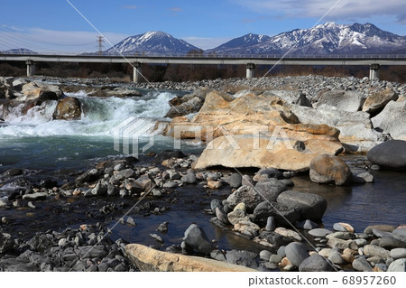 Mountain ranges of residual snow Mountain ranges of residual snow 68957260