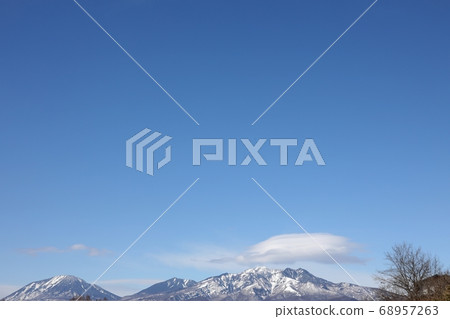 Mountain ranges of residual snow Mountain ranges of residual snow 68957263