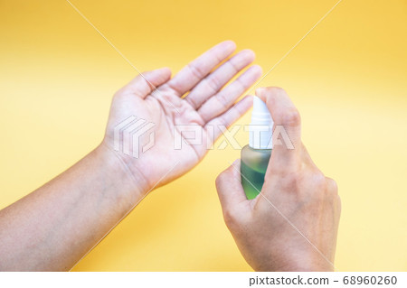 Hand use alcohol spray with yellow background, Hand use alcohol spray with yellow background, 68960260