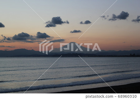 Fuji from the coast 68960310