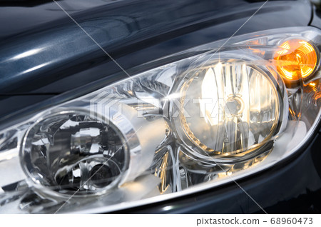 Headlight with low beam and turn signal (after polishing) Headlight with low beam and turn signal (after polishing) 68960473