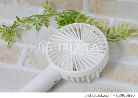 Portable fan, handy fan, fan, equipment, summer, heat wave, heat stroke, heat stroke measures Portable fan, handy fan, fan, equipment, summer, heat wave, heat stroke, heat stroke measures 68960680