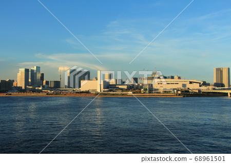 彩虹橋從東京灣的景色 彩虹橋從東京灣的景色 68961501