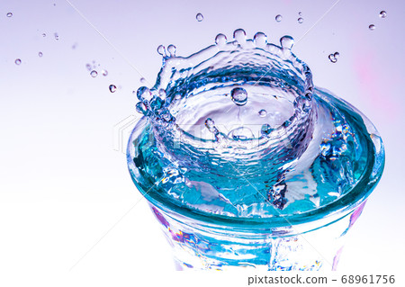 An unknown world drawn by refreshing water 68961756