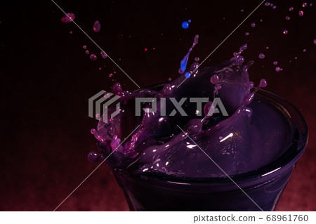 An unknown world drawn by refreshing water An unknown world drawn by refreshing water 68961760