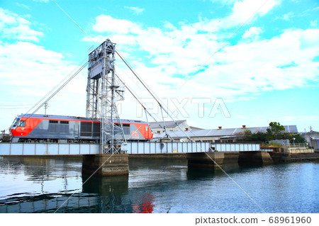Yokkaichi-shi freight train across Suehiro Bridge Yokkaichi-shi freight train across Suehiro Bridge 68961960