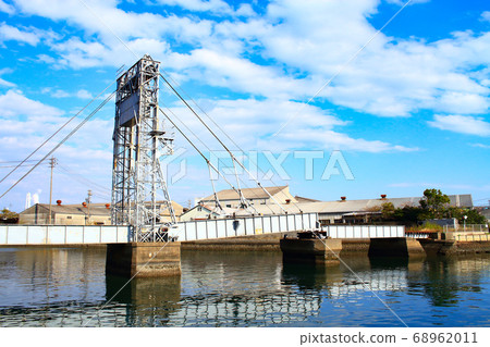 Yokkaichi City, Suehiro Bridge in the middle of moving 68962011