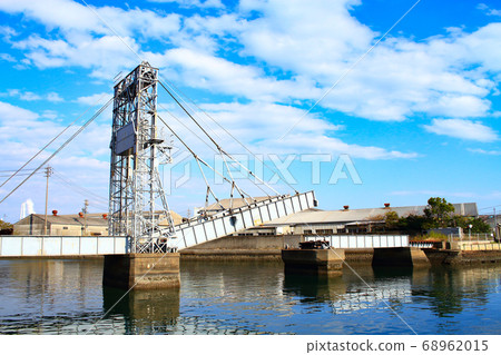 Yokkaichi City, Suehiro Bridge in the middle of moving 68962015