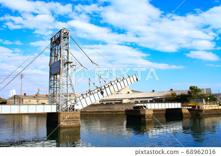 Yokkaichi City, Suehiro Bridge in the middle of moving Yokkaichi City, Suehiro Bridge in the middle of moving 68962016