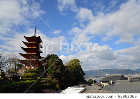 Five-storied pagoda of Miyajima and Itsukushima Shrine (Hiroshima Prefecture) 68962069