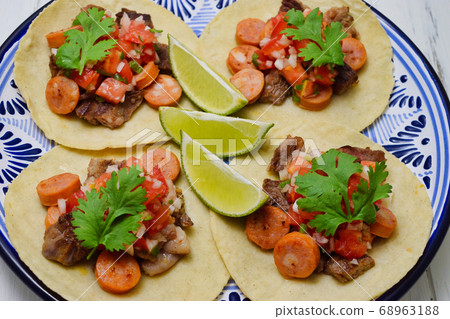 Mexican food tacos 68963188