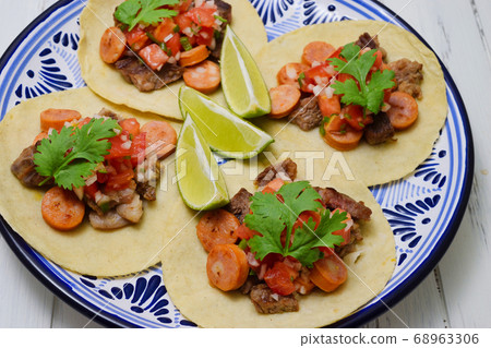 Mexican food tacos 68963306