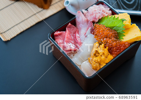 Seafood bowl heavy box black background image material 68963591