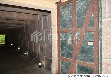 Osaka Castle Enshogura [Important Cultural Property] 68963897