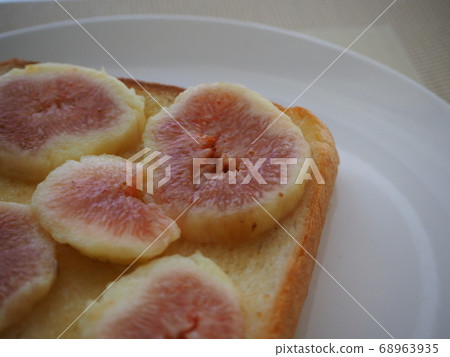 Flowerless toast 68963935