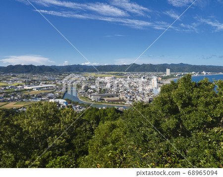 A view of the midsummer seen from the Uomizuka Observatory A view of the midsummer seen from the Uomizuka Observatory 68965094