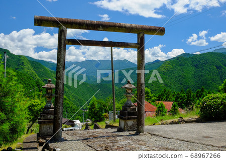 天空中的鳥居(奈良吉野郡川上村) 天空中的鳥居(奈良吉野郡川上村) 68967266
