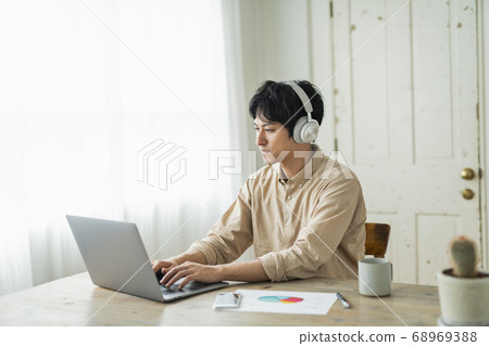 遠程工作的人和貓 遠程工作的人和貓 68969388