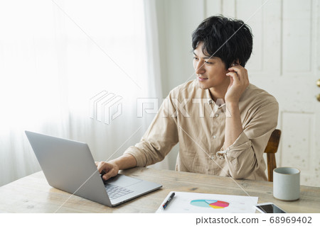 遠程工作的人和貓 68969402