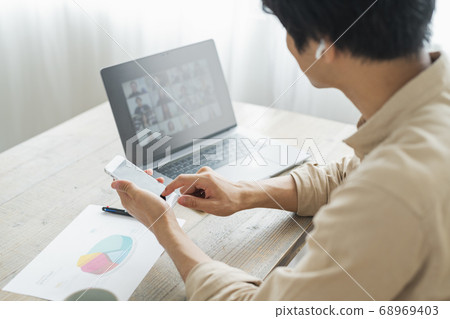 遠程工作的人和貓 遠程工作的人和貓 68969403