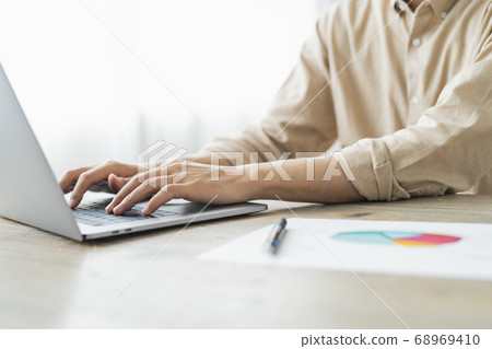 遠程工作的人和貓 68969410