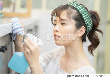 Female lifestyle housework cleaning 68970569