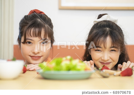 Woman Lifestyle Portrait 68970678