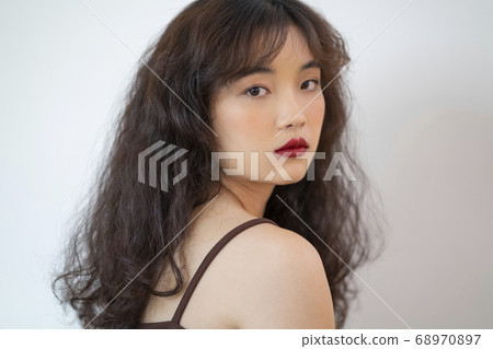 Female portrait light 68970897
