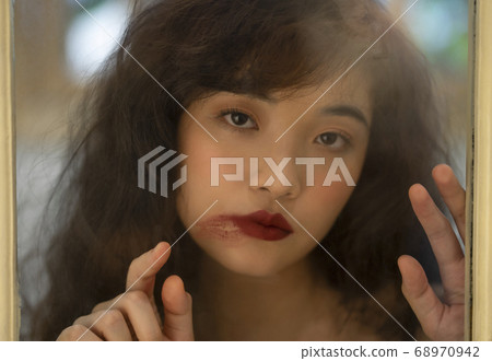 女性肖像 68970942