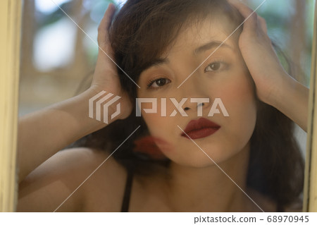 Female portrait 68970945