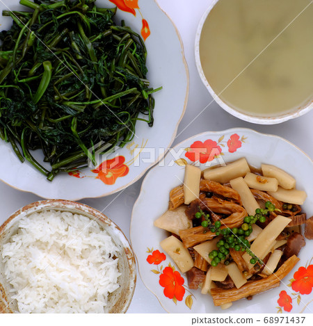 vegan daily meal for lunch, boiled water spinach, skin tofu and copra cook with sauce, simple vegetarian Vietnamese food 68971437