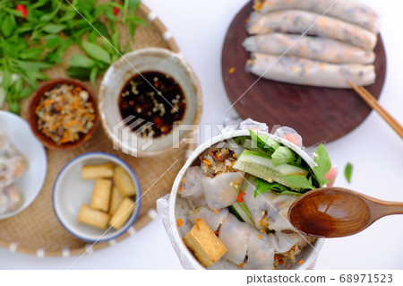 people have breakfast at home with homemade vegan Vietnamese rice noodles roll on food background people have breakfast at home with homemade vegan Vietnamese rice noodles roll on food background 68971523
