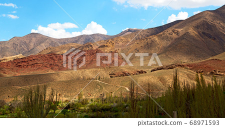 in iran  mountain 68971593