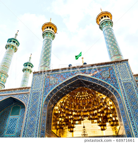 in iran  and old antique mosque    minaret 68971661