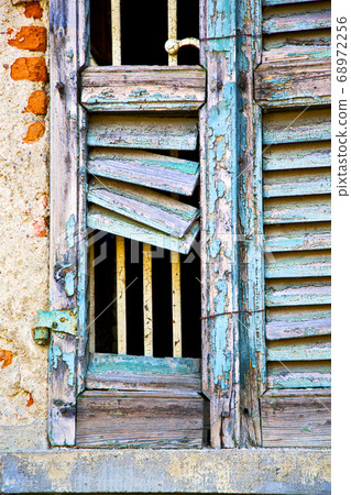 castiglione  varese italy abstract  window   green 68972256