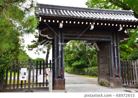 Clam gate 68972653