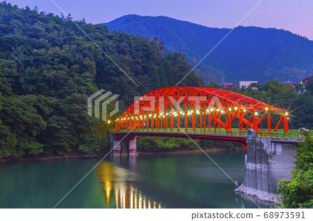 奧多摩湖，八月晚上Minetani橋 68973591